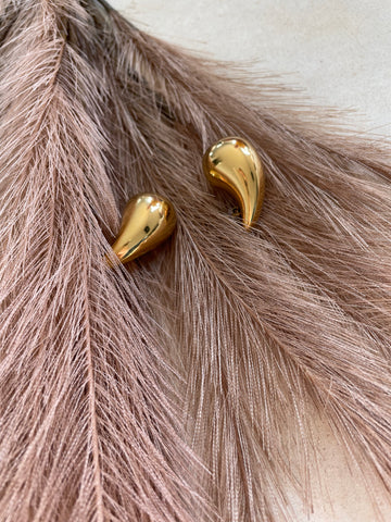 Boucles d'oreilles dorées en goutte