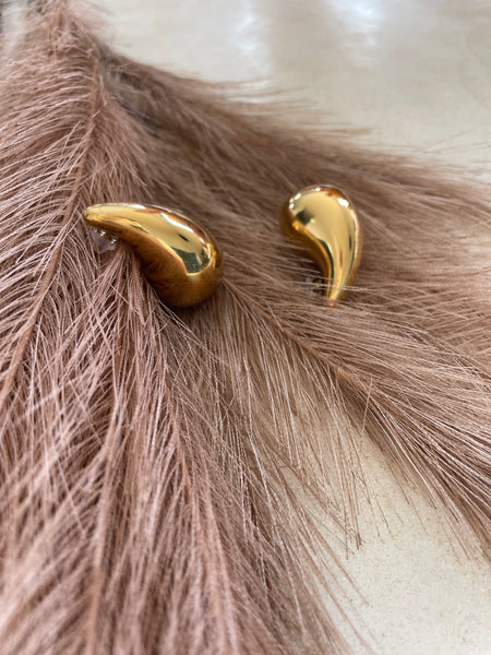 Boucles d'oreilles dorées en goutte