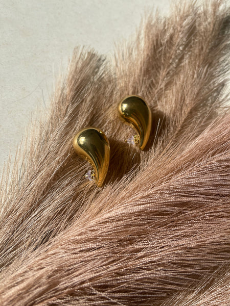 Boucles d'oreilles dorées en goutte