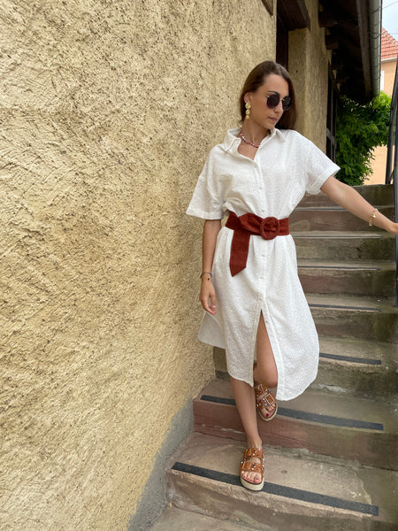 Robe à dentelle blanche EVA