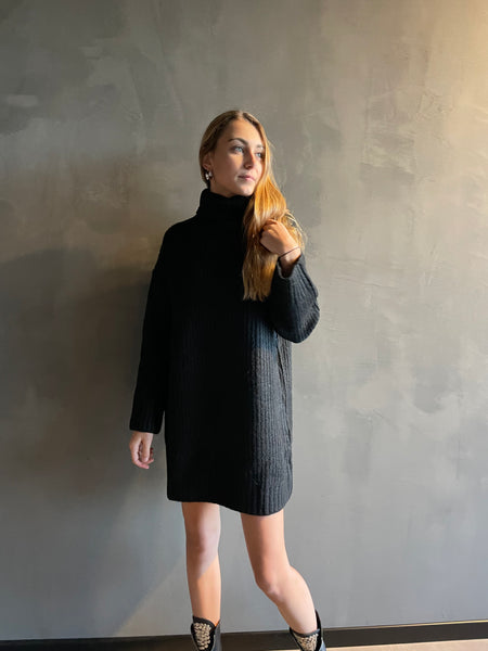 Robe col roulé noire MALAGA