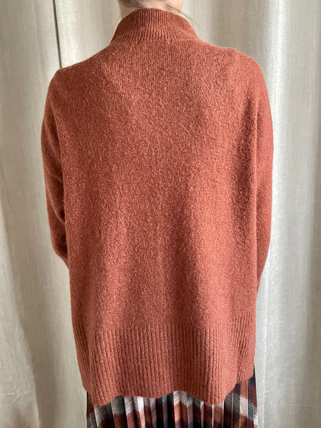 Pull couleur chocolat avec col CILIA