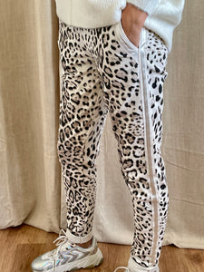 Pantalon effet jogging léopard BAY