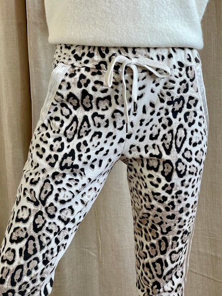 Pantalon effet jogging léopard BAY