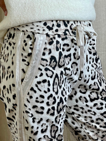 Pantalon effet jogging léopard BAY