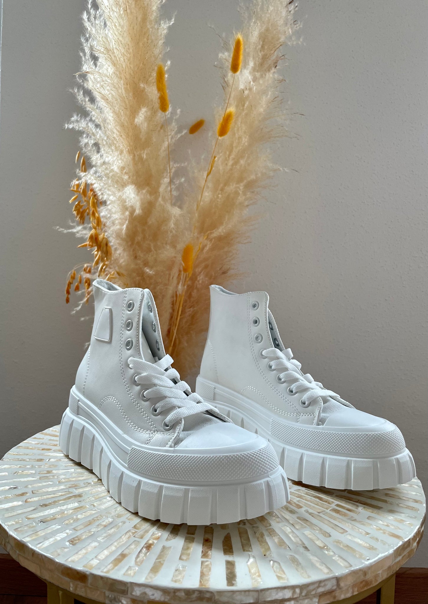 Baskets blanches montantes LOA